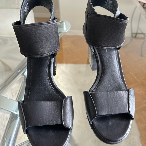 Sorel Black leather and pattern high heel sandal - Picture 2 of 4